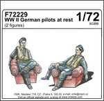 WW II German pilots at rest (2 fig) 1/72
